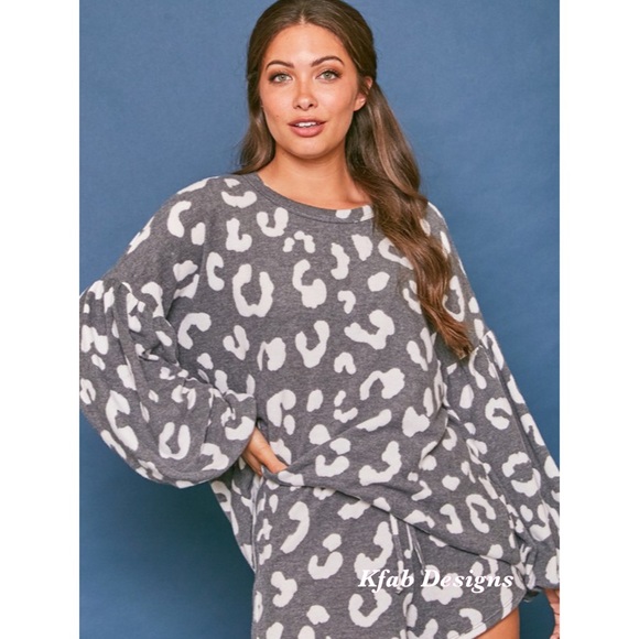 ❤️LAST 1! Softest Animal Print Knit Loose Fit Top! - Picture 7 of 12